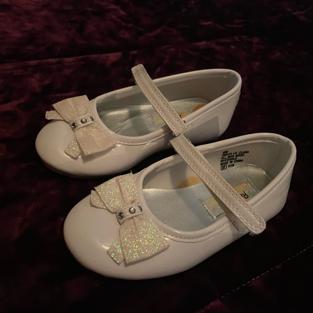 Rachel Shoes - Girls 8 White Patent Leather Flats w/ glitter bow